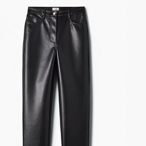 Aritizia melina pants size 8 regular size.